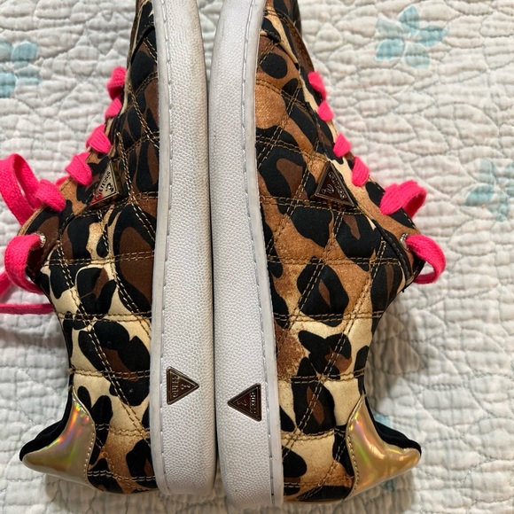 GUESS TENNIS WALKING SHOES SIZE 6 M GWSAVED Lace Up Animal Print - Picture 7 of 11